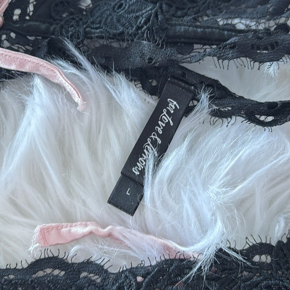 Victoria Secret Lingerie - Picture 4 of 11